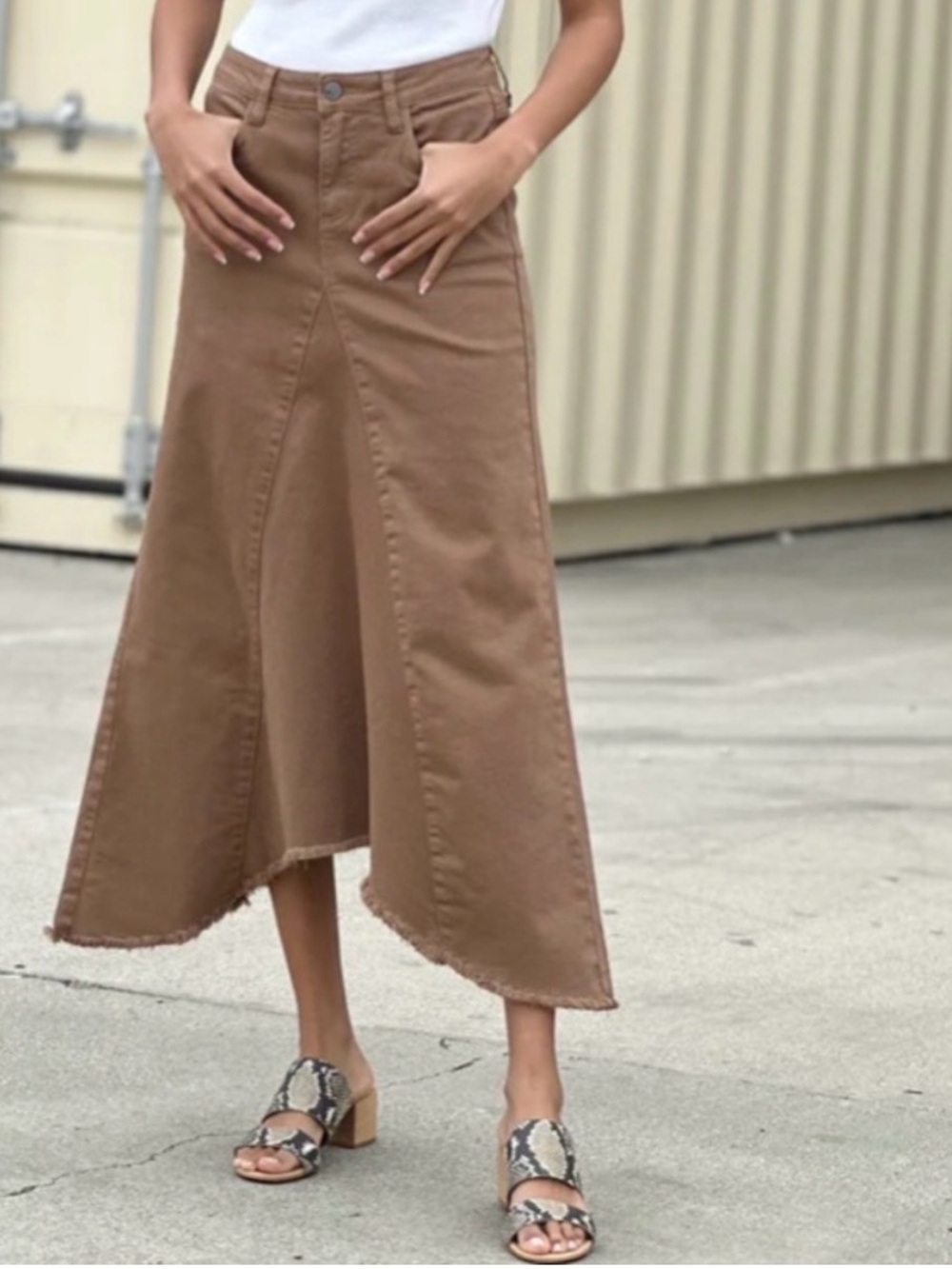 Wash Lab Tan Stretch Denim Brown Maxi Skirt Stretch with Frayed Hem Size 26 Y2k